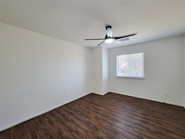 Building Photo - 21123 Amber Crossing Dr