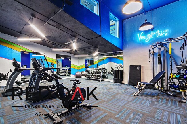 Building Photo - 1001 N Fairfax Ave