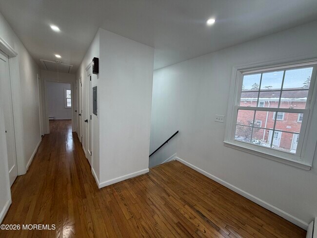 Building Photo - 364 Westwood Ave