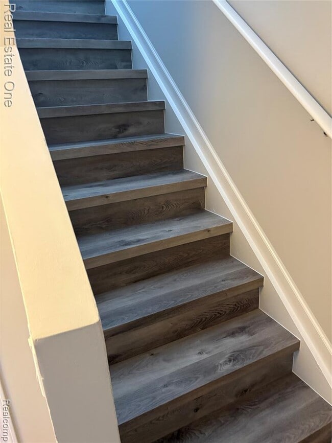 Building Photo - 2830 Davison Ave