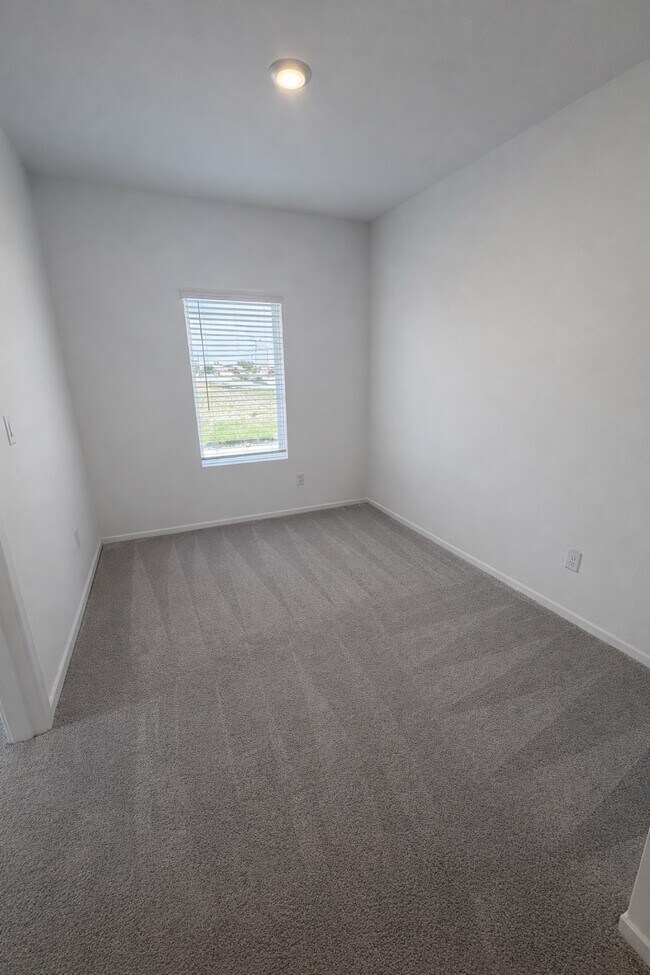 Building Photo - 2211 Salinas Dr