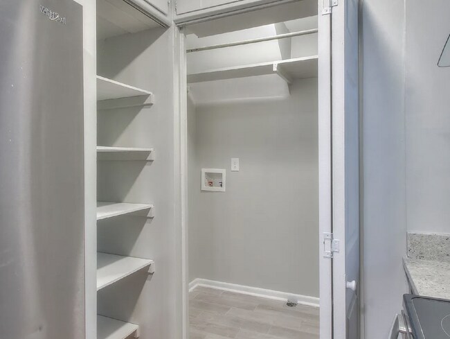 Building Photo - Newly Renovated 3-Bedroom in Hickory Valley Condos, Community Pool and Pet Friendly!