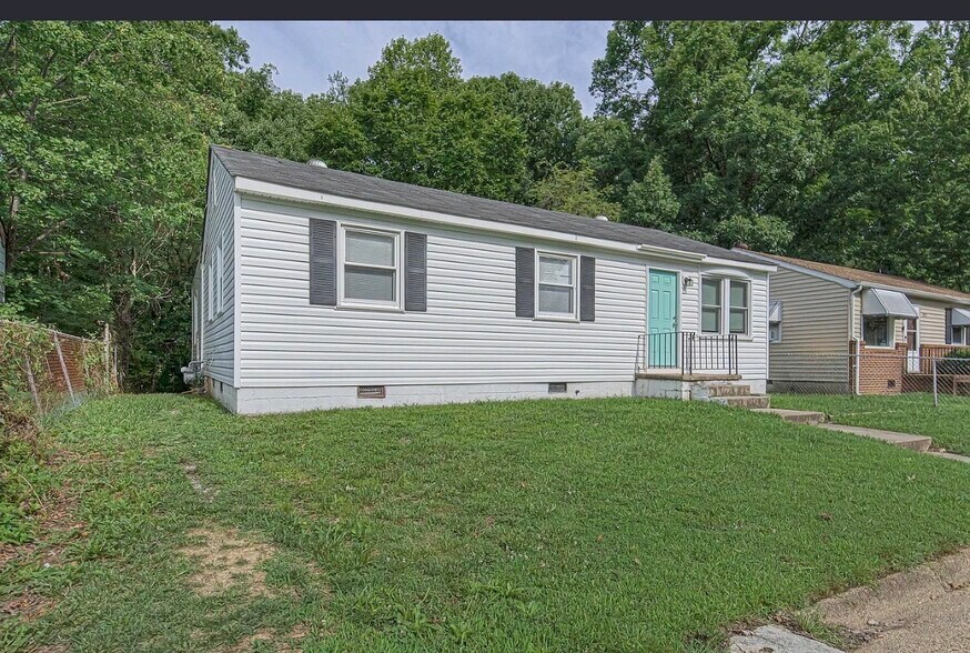 Building Photo - 1208 Louis Ln