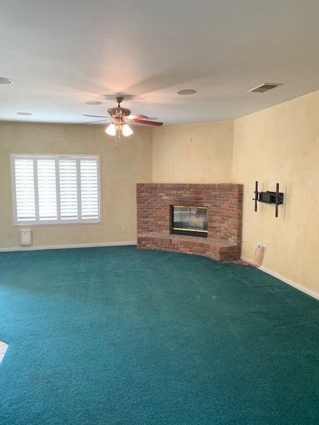 Building Photo - 9805 Paper Moon Way