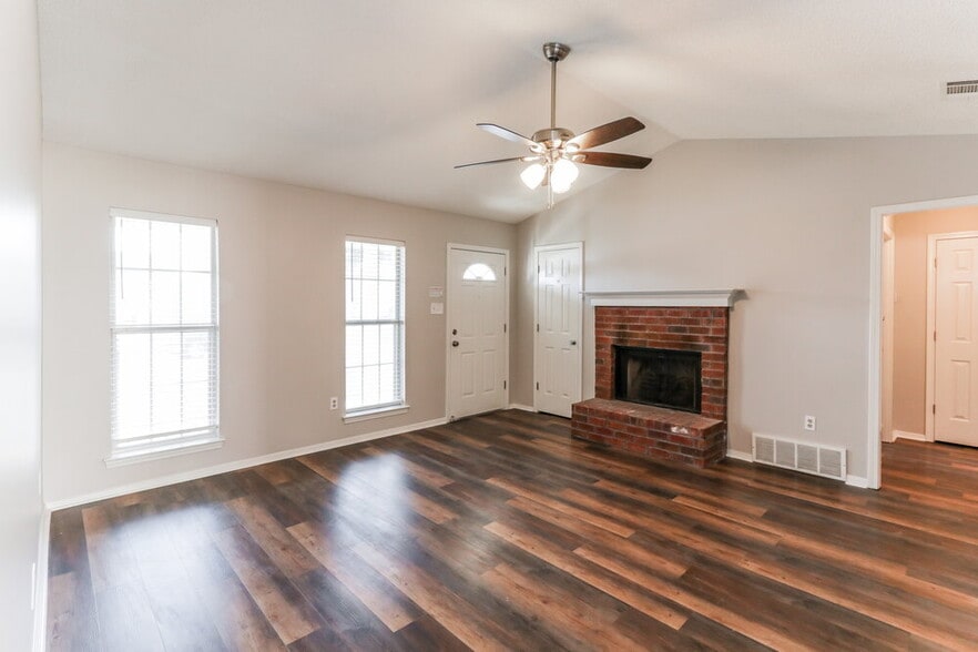 Building Photo - 10326 Curtis Dr