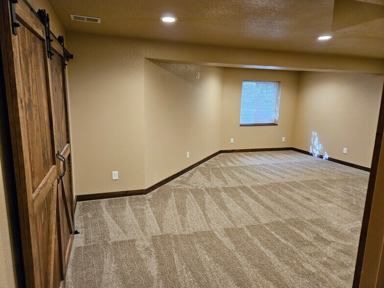 Building Photo - 6627 Antigua Dr