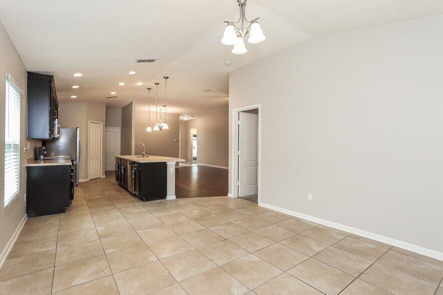 Building Photo - 11012 Snowbrook Ct