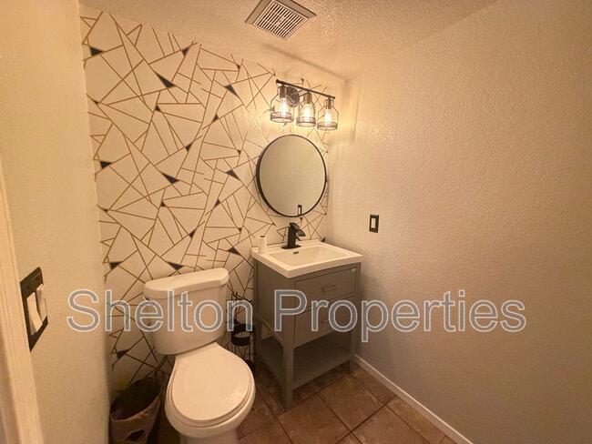 Building Photo - 18833 N 43rd Pl