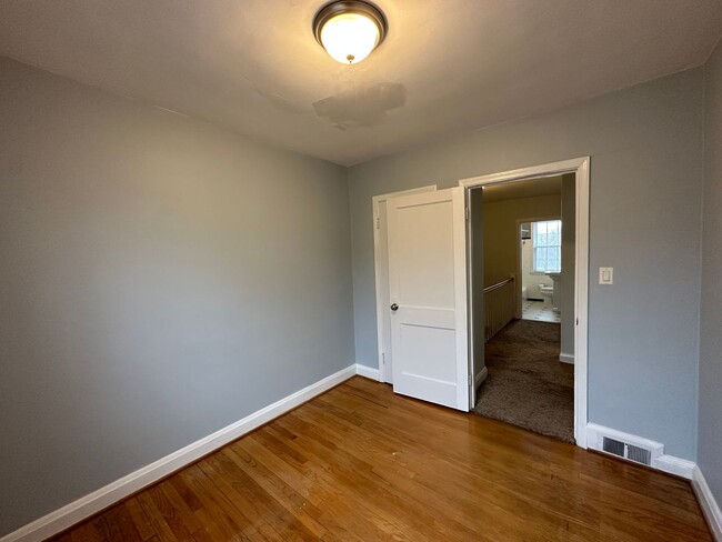 Building Photo - Stunning 3Bedroom Townhome in Parkville