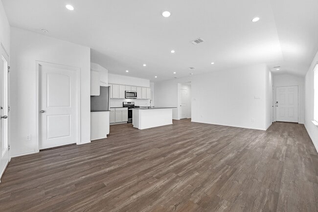 Building Photo - 40623 Spruce Ln