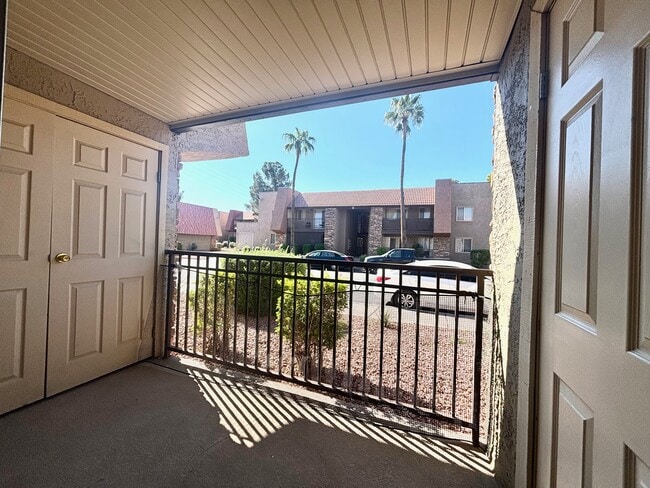 Building Photo - 5220 Indian River Dr