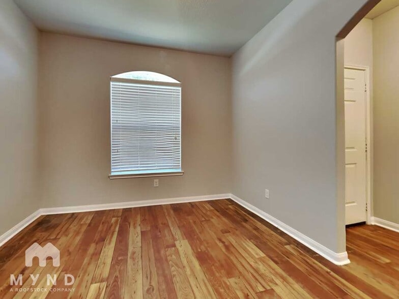 Building Photo - 306 Lazy Pine Ct