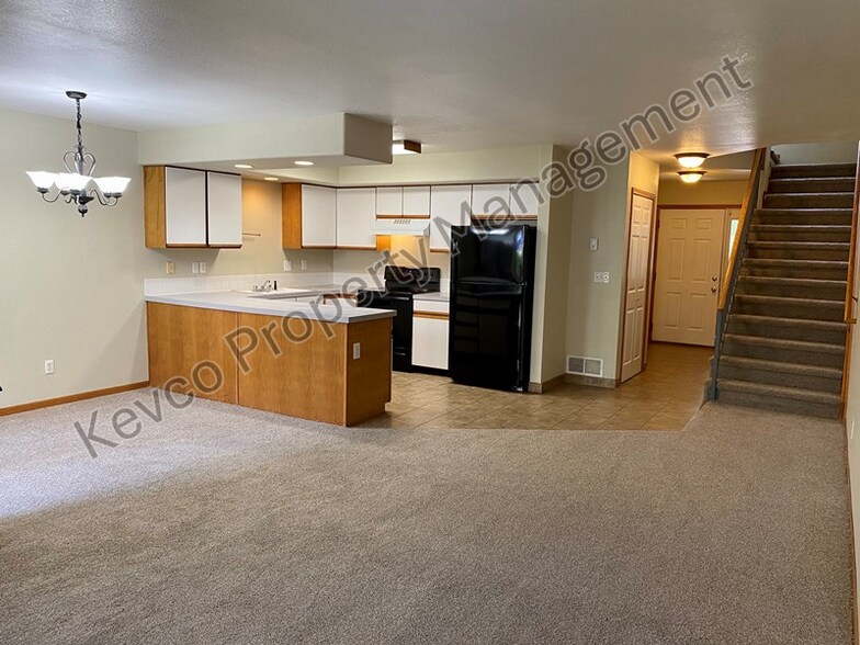 Building Photo - 1637 Westbridge Dr