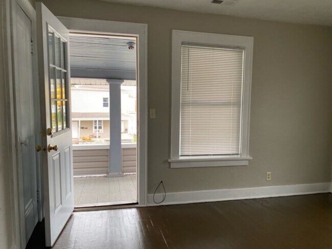 Building Photo - 299 N State St