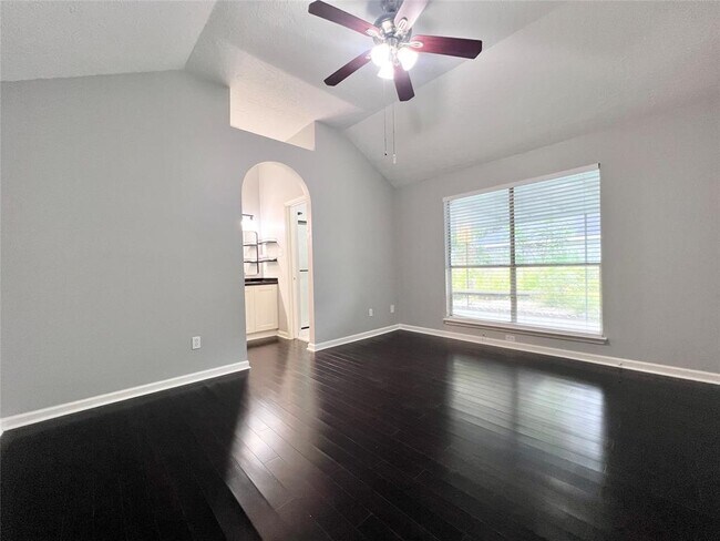 Building Photo - 15543 Scenic Haven Dr