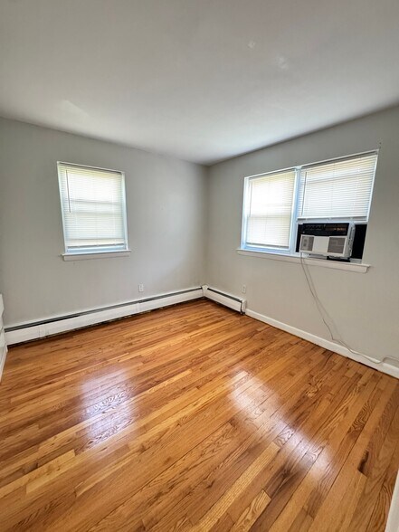 Building Photo - 295 Elm St
