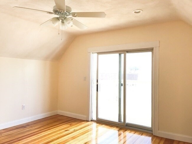 Building Photo - 1020 Fellsway