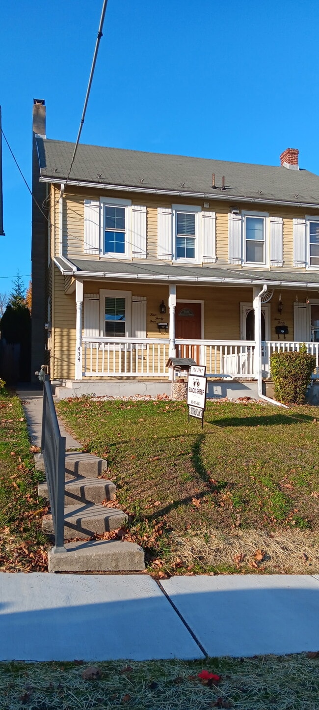 Building Photo - 434 Bridge St