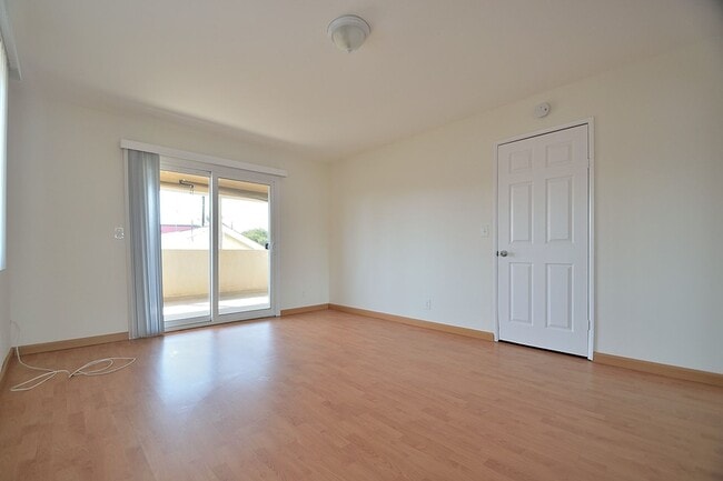 Building Photo - w4336