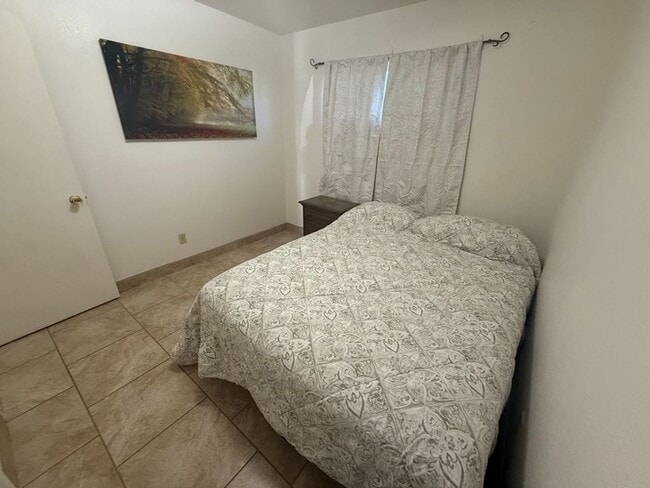 Building Photo - Cozy and convenient 2 bedroom home