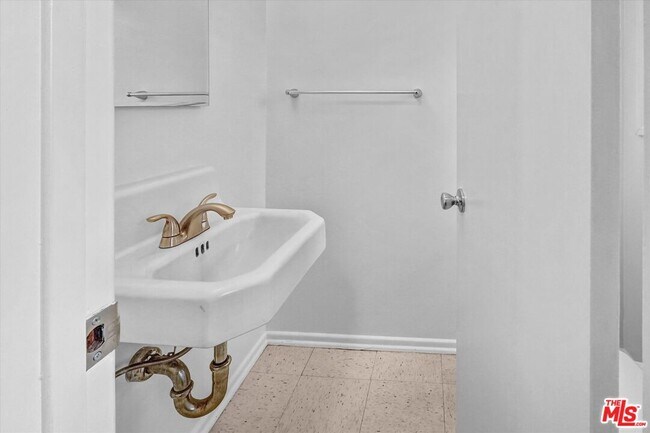 Building Photo - 7022 Cantaloupe Ave