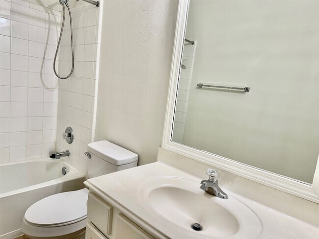Building Photo - 30415 Deleon Fields Dr