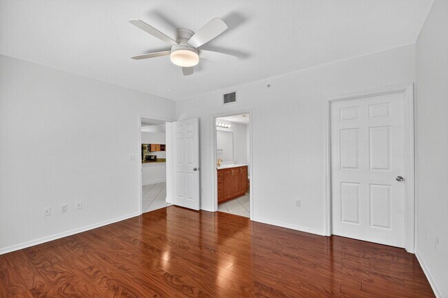 Building Photo - 6511 Emerald Dunes Dr
