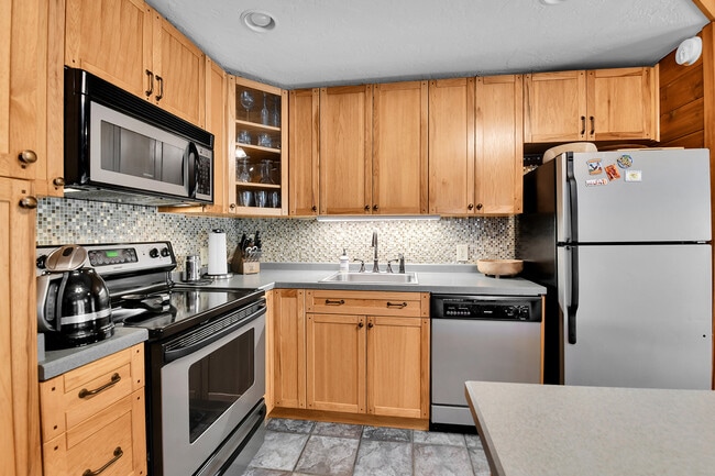 Building Photo - 30666 Sun Creek Dr