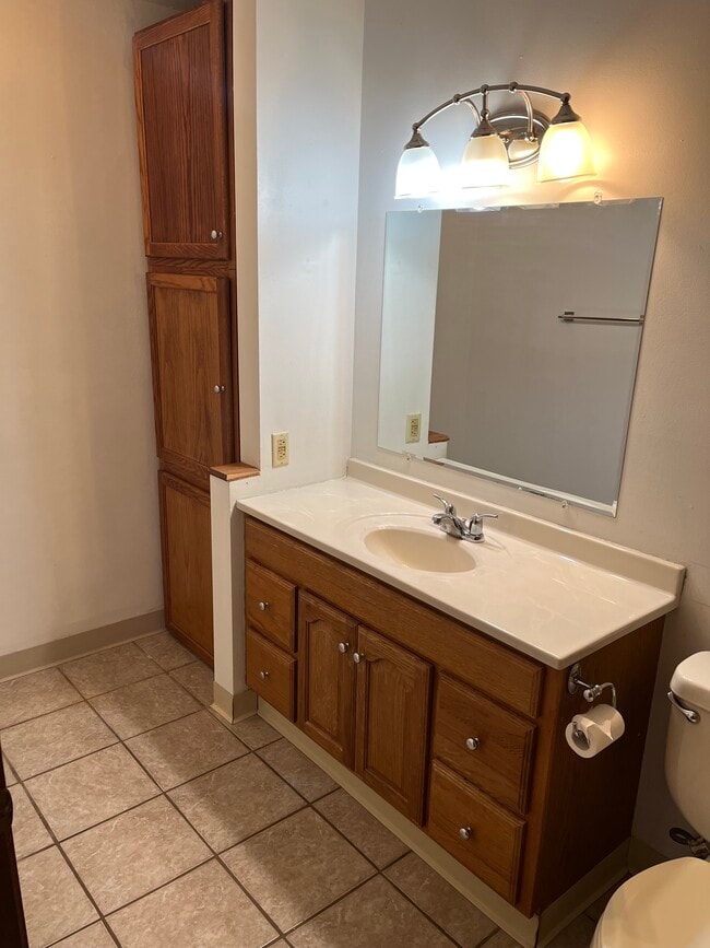 Building Photo - 326 Green Meadow Dr