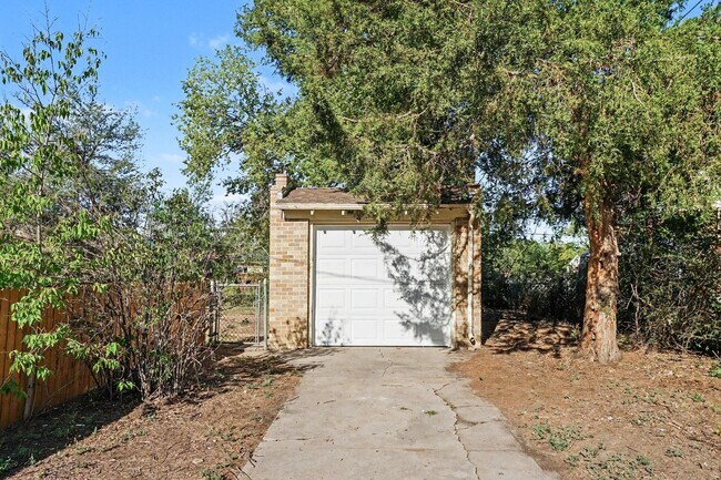 Building Photo - 7345 Montview Blvd