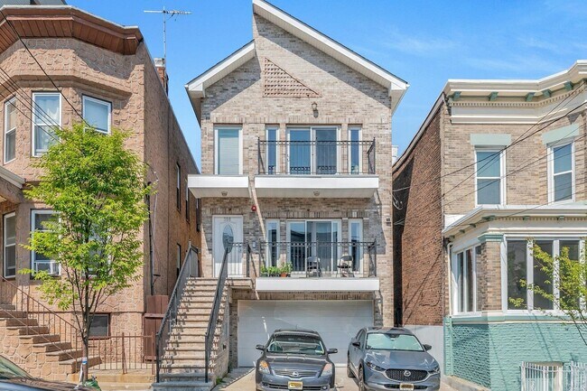 Primary Photo - 308 18th St