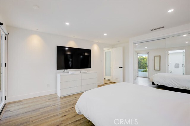 Building Photo - 8161 Encino Ave