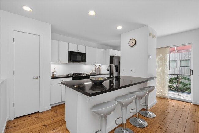 Building Photo - 6916 Yellowstone Way Dr