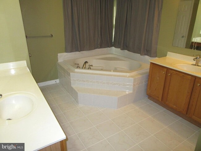 Building Photo - 107 Mallard Way
