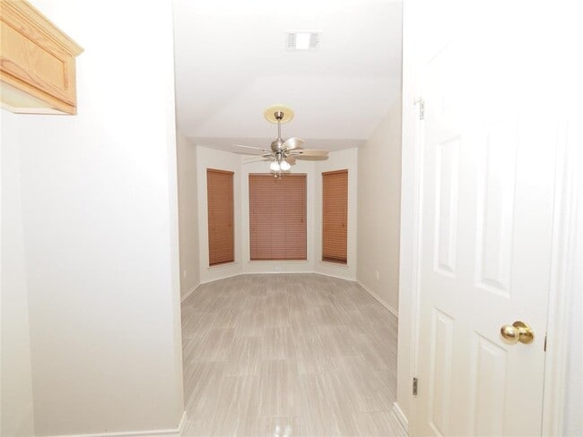 Building Photo - 1161 Kentra Dr