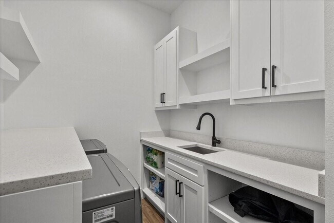 Building Photo - 266 Rd 66111