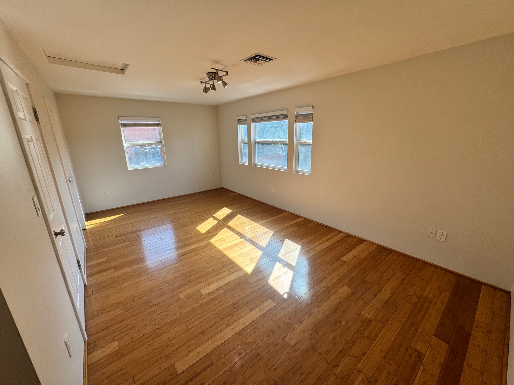 Building Photo - 1617 Lucile Ave