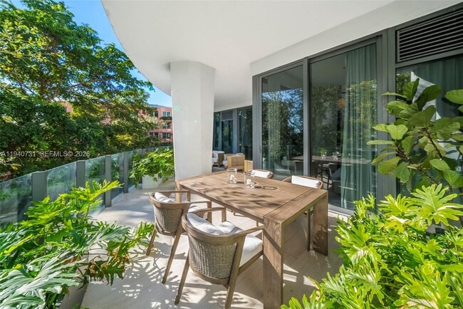 Building Photo - 2831 S Bayshore Dr