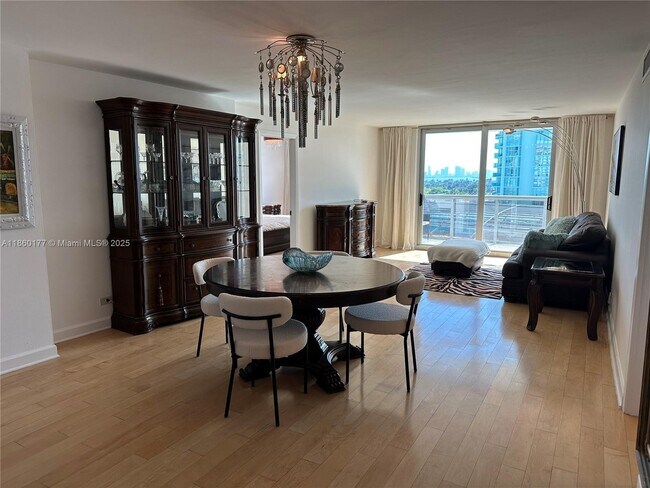 Building Photo - 6039 Collins Ave