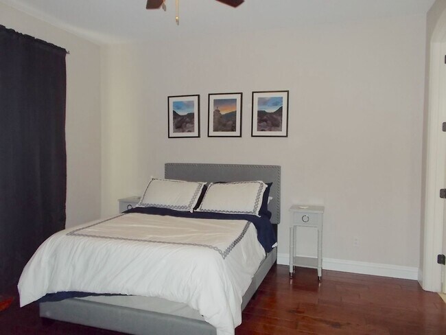 Building Photo - Spacious 4 Bed / 5 Bath Two-Story Home wit...