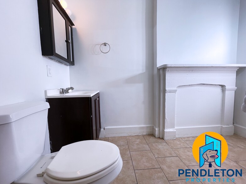 Building Photo - 521 E 13th St