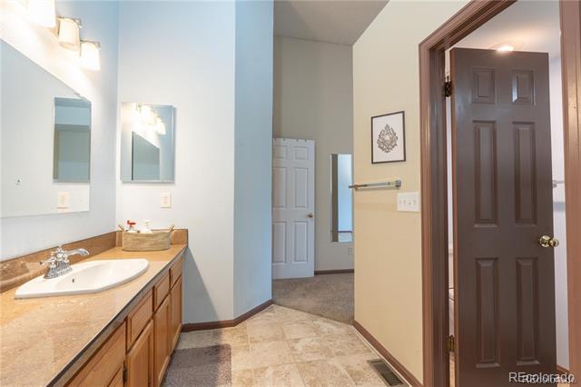 Building Photo - 5555 E Briarwood Ave