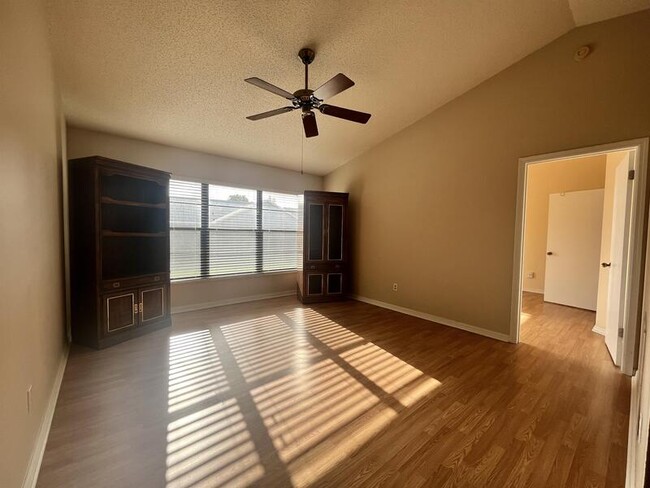 Building Photo - 10448 Water Hyacinth Dr