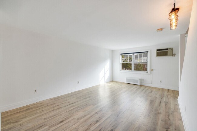 Building Photo - 25 Hastings Ave