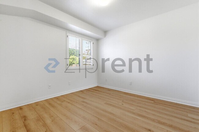 Building Photo - Unit