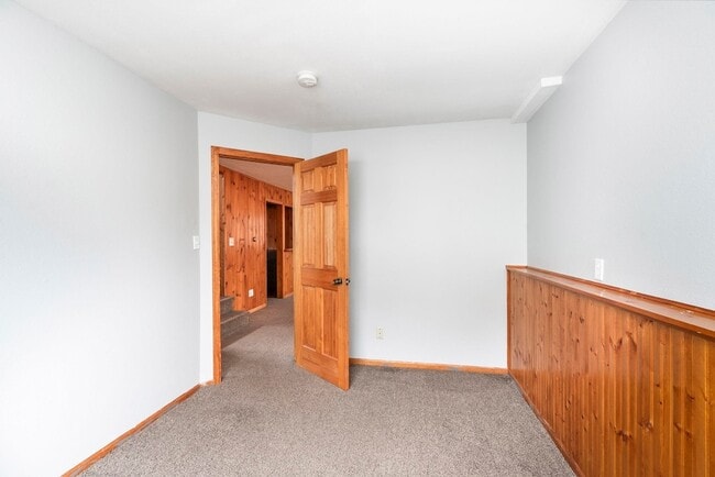 Building Photo - 5116 Ivanhoe St