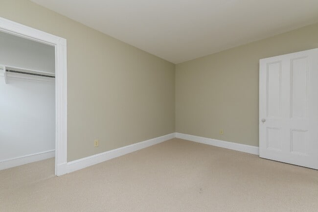 Building Photo - 11 Montague Pl