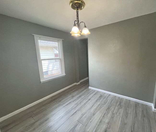 Building Photo - Three Bedroom house in Roxana