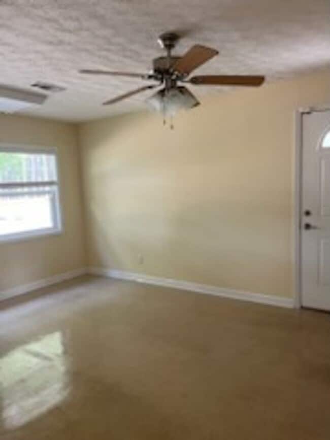 Building Photo - 6227 Williamsburg Dr