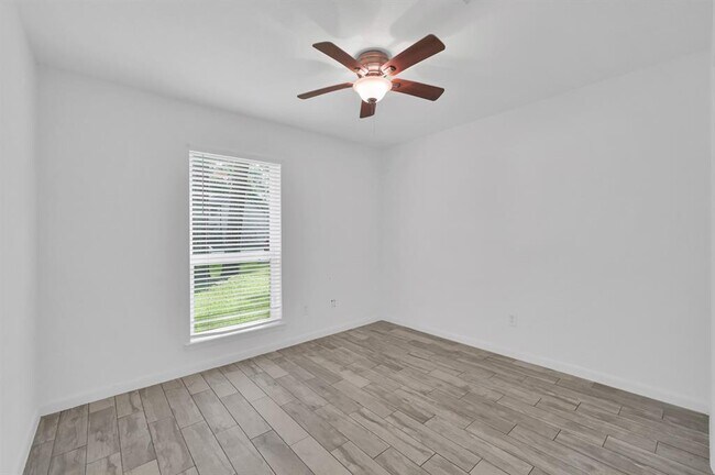 Building Photo - 3 W Woodtimber Ct